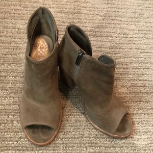 Open toe booties w/ side zip w/4” heel,like new